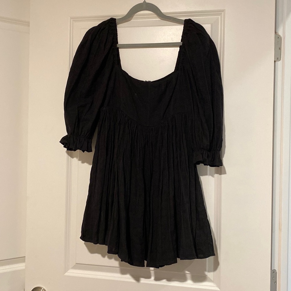 Long sleeve flowy black dress
